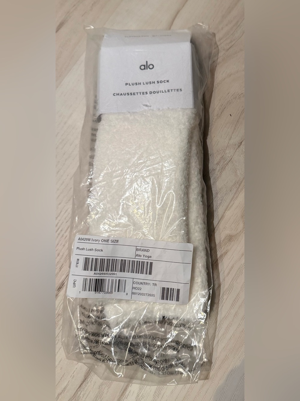ALO Yoga Women’s Plush Lush Socks in Ivory. - Picture 3 of 3